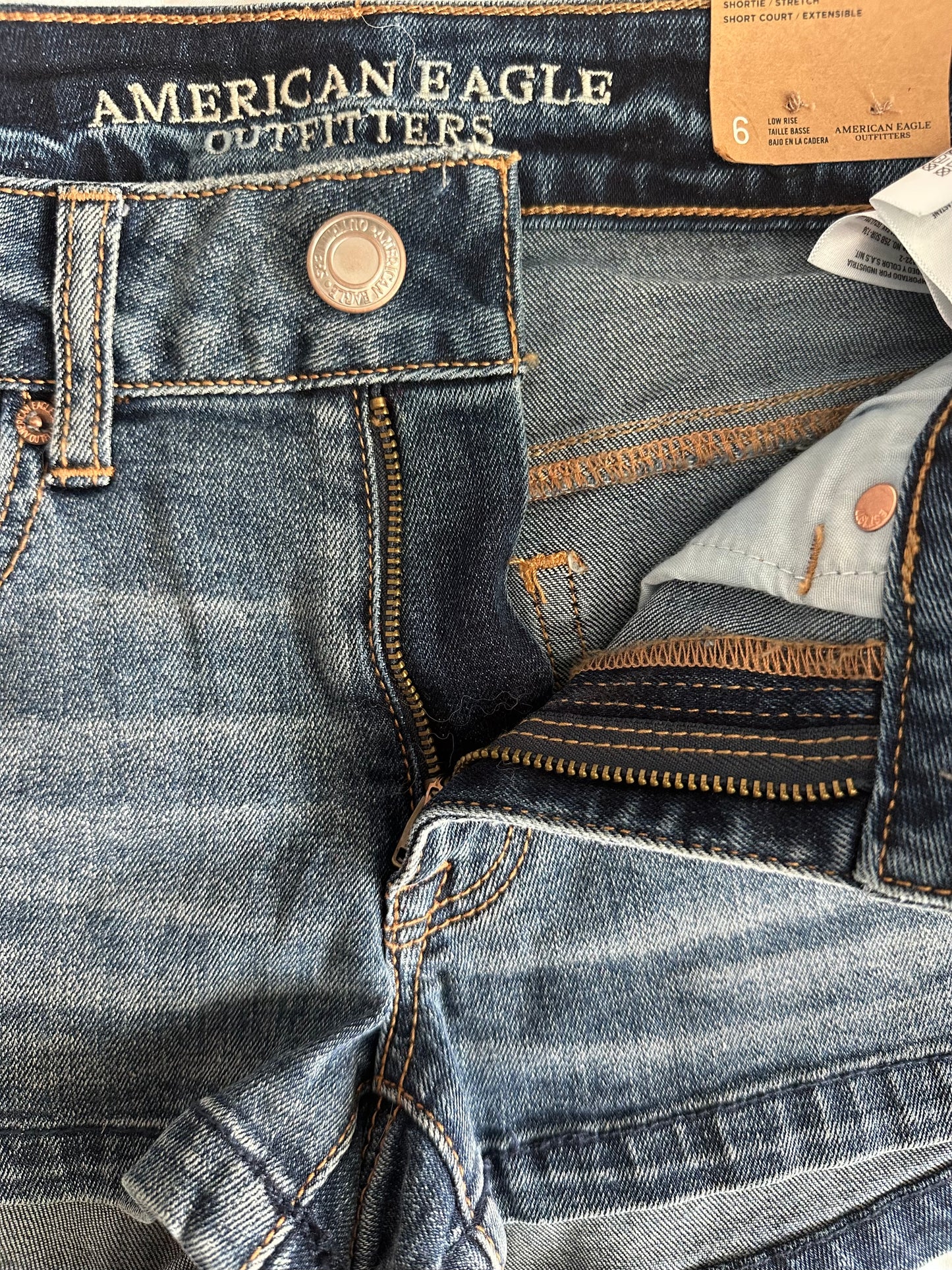 NWT Women’s Medium Wash Short Shorts